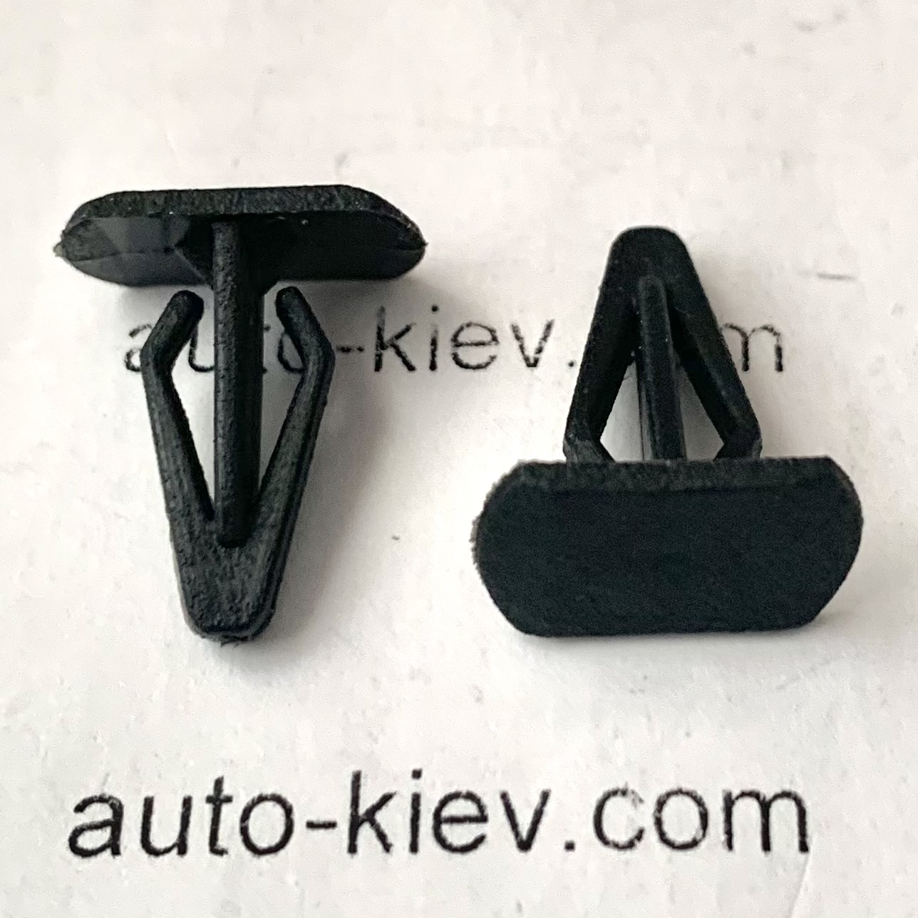 Кліпса обшивки и крышки багажника VW Polo, Golf, Santana, Corrado, Jetta, Lt, Passat, Bora. N 41