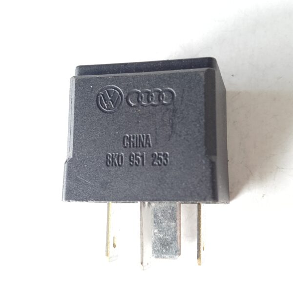 Реле 40А 12V AUDI VW 8K0951253 (643) HELLA 4HA 007791-19 оригинал