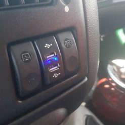 Авто зарядка - кнопка DAF c 2 USB 3A 12-24V