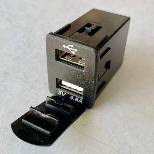 Авто зарядка - кнопка Nissan c 2 USB 4,8A 12V