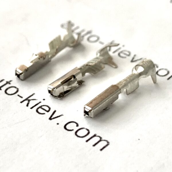 VAG MQS 61131393724 контакт гніздовий 0.63 mm "мама" под провод 0.75 mm² і гумовий ущільнювач 1 шт.