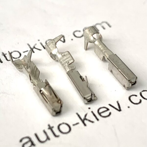 VAG MQS 61131393724 контакт гніздовий 0.63 mm "мама" под провод 0.75 mm²  і гумовий ущільнювач 1 шт.