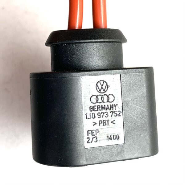 AUDI VW 1J0973752 Разъём 2 pin 5,8mm силовой GERMANY оригинал