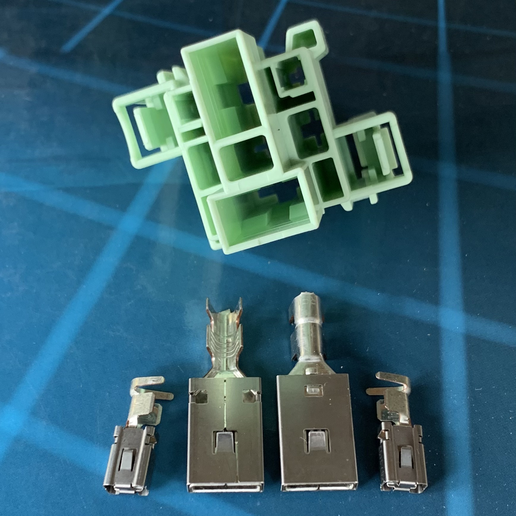 AUDI VW 4H0937528 Разъём (без провода) 4 pin для реле 70A оригинал