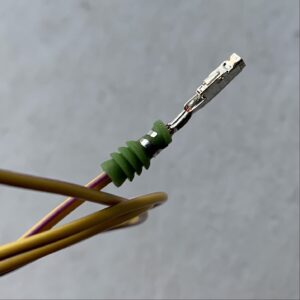 PIN VAG MCON – ширина контакта 1,2 mm "мама" и "папа" с проводом 0,4 м сечение провода 0,5 кв мм