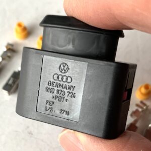 AUDI VW 8K0973724 Разъём 4 pin GERMANY оригинал (без провода)