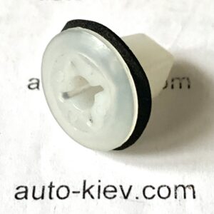 Втулка отв.d=5,1mm заднього ліхтаря, двері, накладки порога, бампера, багажника, стійки кузова, бризковика Hyundai / KIA / Toyota / Suzuki / Chevrolet  OEM: 8691022000 (C1738) N3738