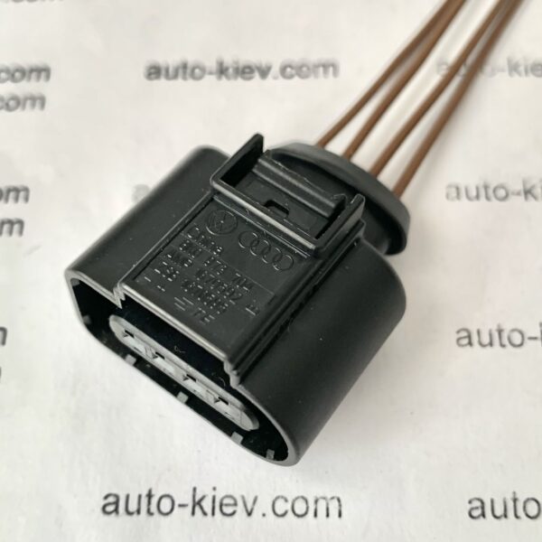 AUDI VW 8K0973704 роз’єм 4 pin 1.5 mm оригінал