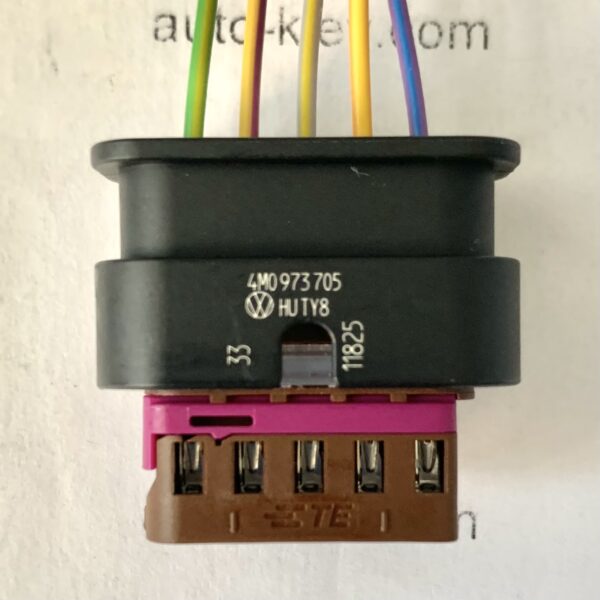 AUDI VW 4M0973705 роз’єм 5 pin 1.2 mm Hungary AMP оригінал нове