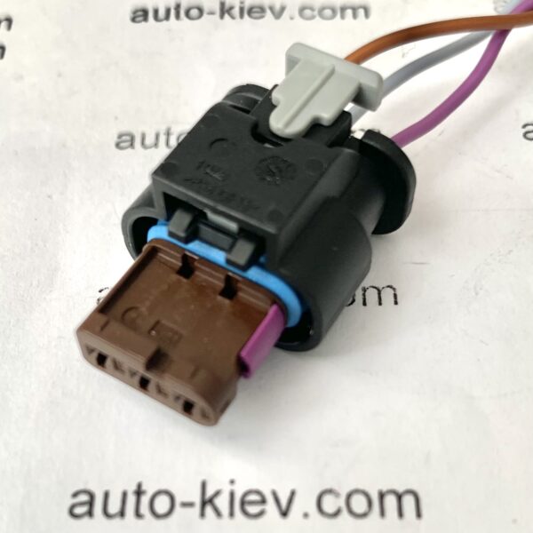 VW AG 4F0973703A роз’єм 3 pin 1.2 mm FEP Germany оригінал нове