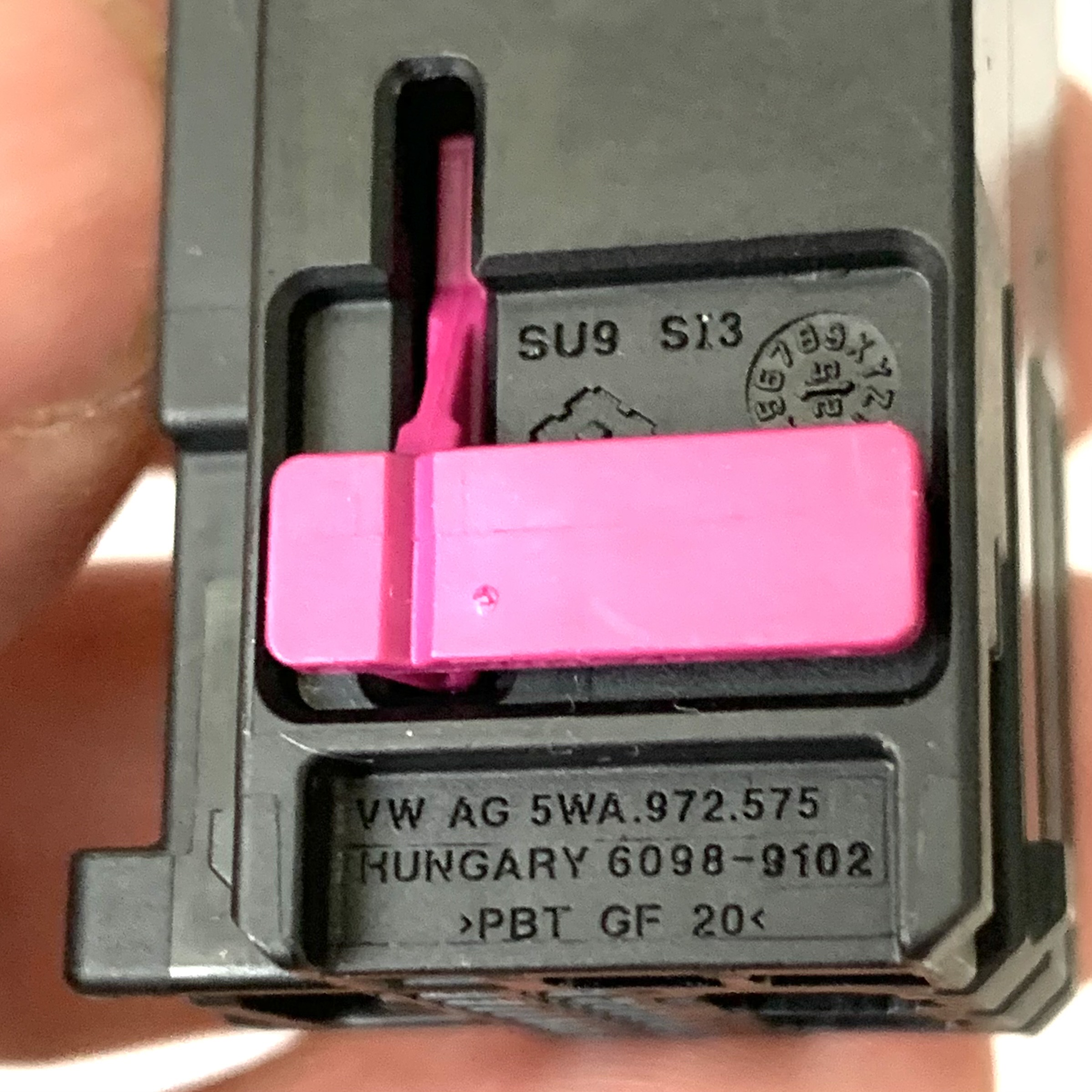 VW AG 5WA972575 роз’єм 16 pin “папа” Hungary оригінал нове (корпуса)