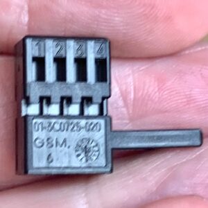 AUDI VW 01-3C0725-020 вставка для роз’єма 3С0972725 GERMANY оригінал нове
