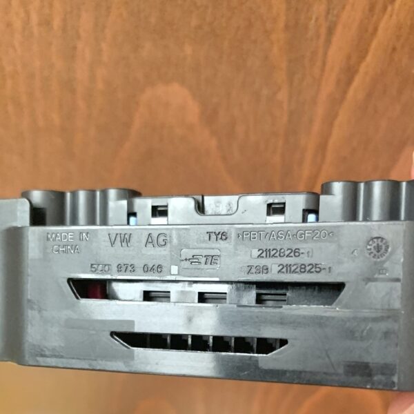 VW AG 5Q0973046 (TE Connectivity 2112826-1) оригінал нове (без дроту)