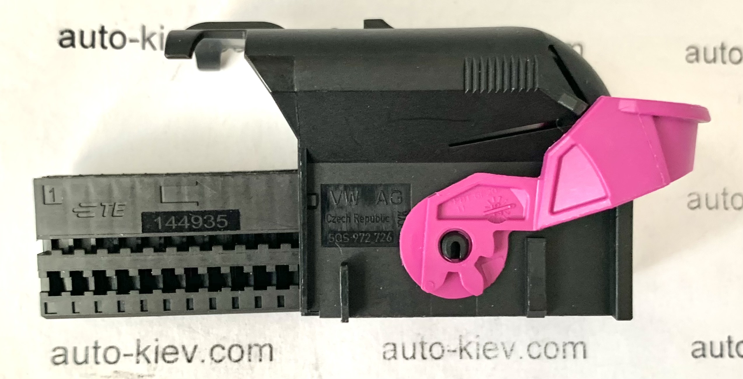 VW AG 5QS972726 корпус роз’єма 26 pin Czech Republic оригінал нове