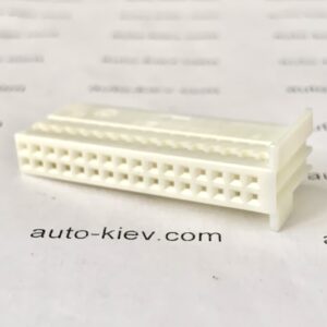 VW AG TE Connectivity 1719059-1 (32 pin 0.63mm) корпус роз’єма оригінал нове