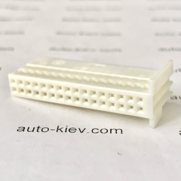 VW AG TE Connectivity 1719059-1 (32 pin 0.63mm) корпус роз’єма оригінал нове