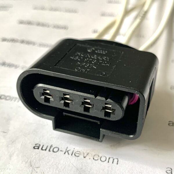 AUDI VW 4B0973724 роз’єм 4 pin 2.8 mm HUNGARY оригінал нове