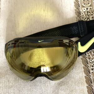 Гірськолижна маска Nike с технологией Transitions для сноубордистов