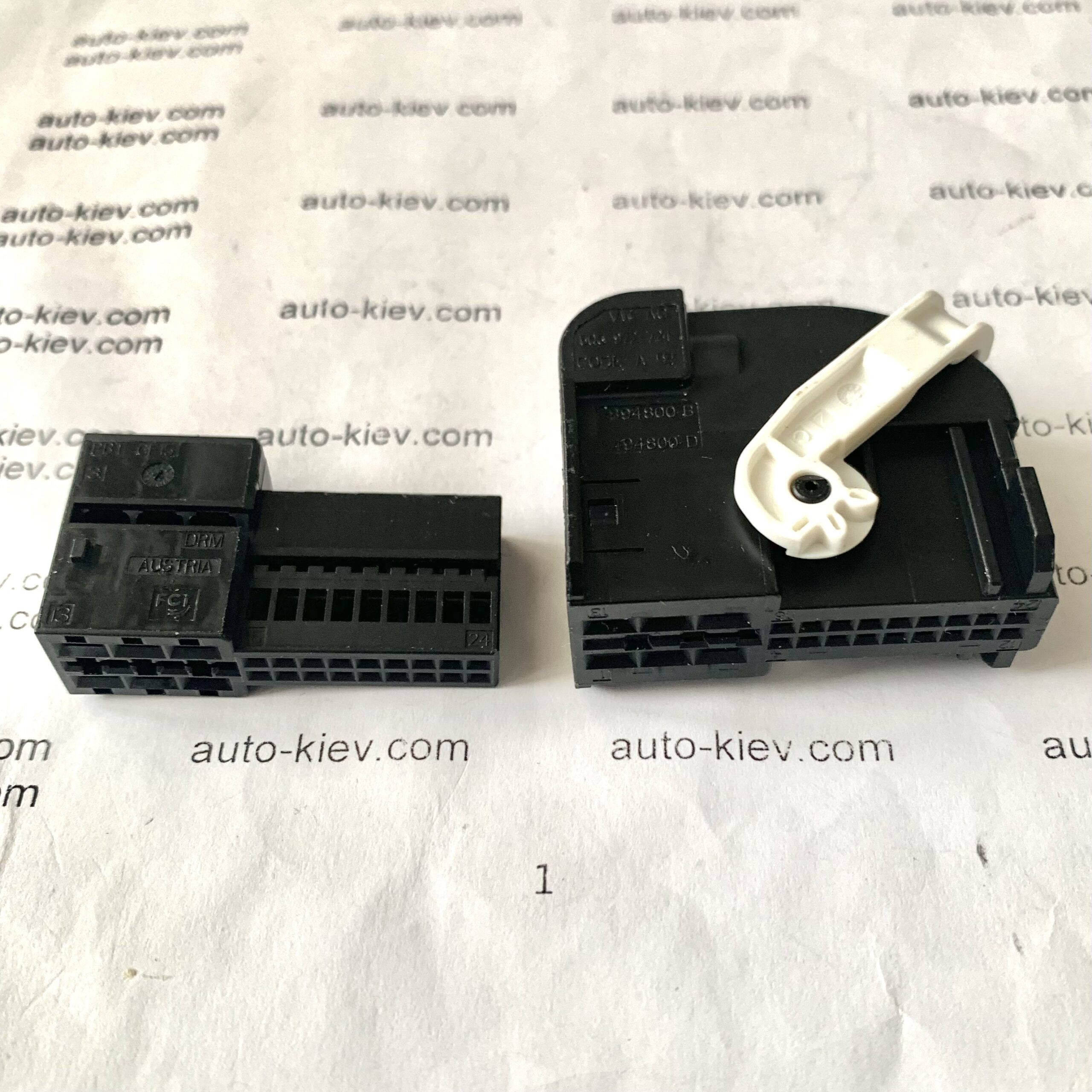 VW AG 5Q0972724 code A корпус роз’єма 24 pin AUSTRIA оригінал нове - Зображення 2